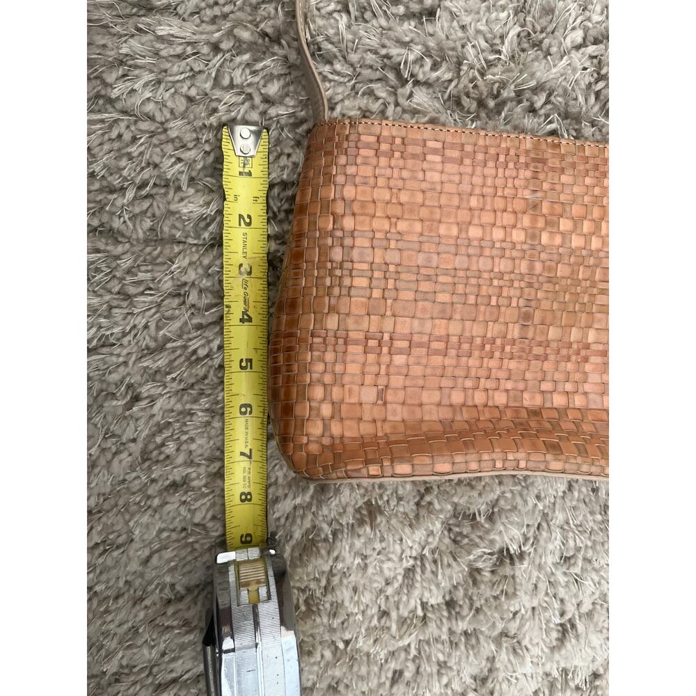 Vintage
Fossil Carmel Brown and
Tan Woven Leather
Shoulder Bag Y2K purse - Picture 5 of 6